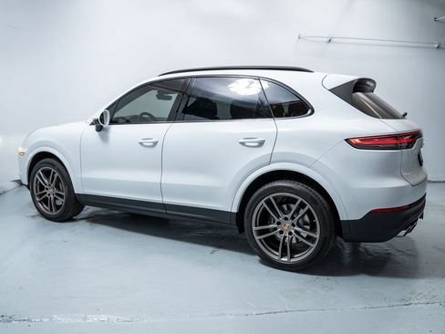 Used 2023 Porsche Cayenne image 2