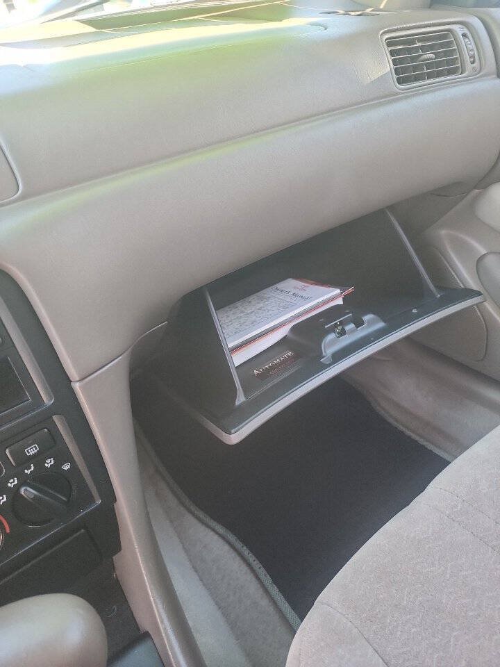 Used 1998 Toyota Camry LE FWD image 8