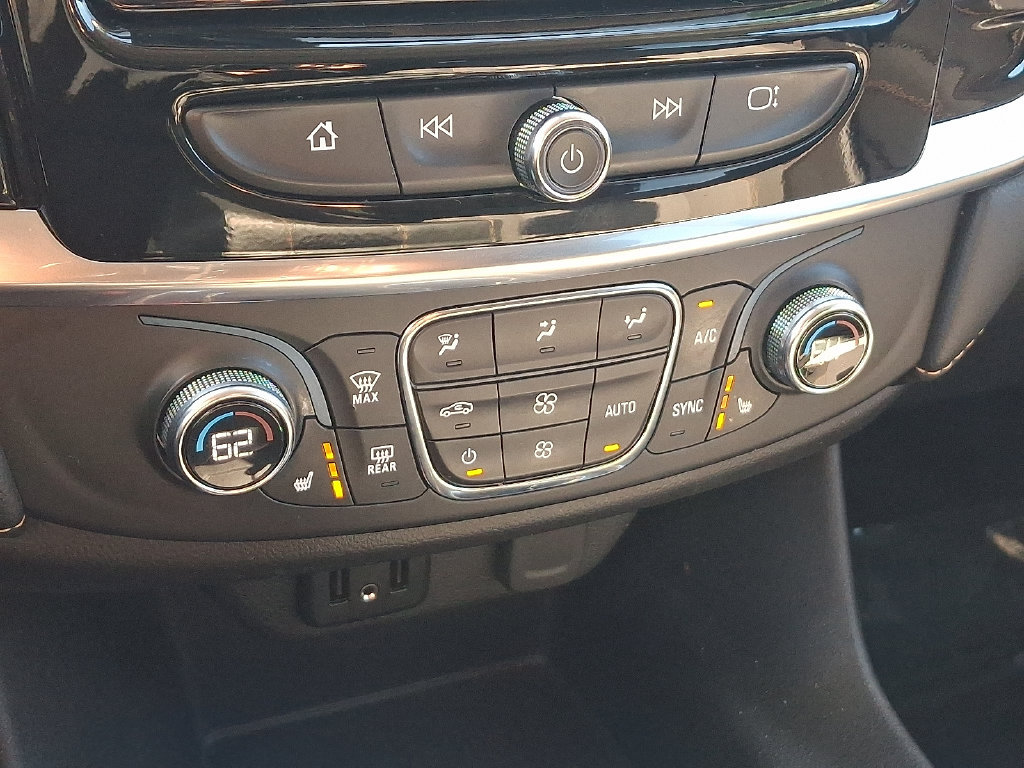 Certified 2021 Chevrolet Traverse LT FWD image 16