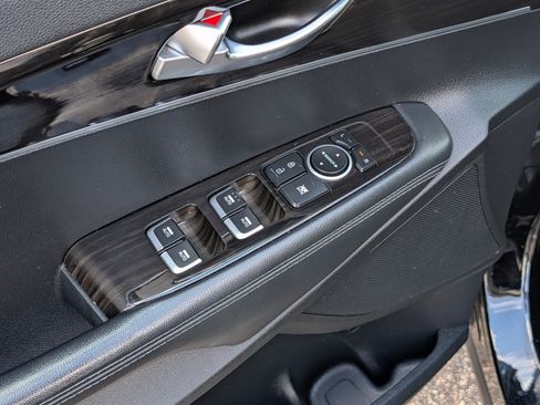 Used 2020 Kia Sorento LX AWD/4WD image 19