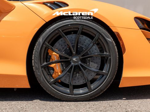 Used 2025 McLaren Artura Spider RWD image 29