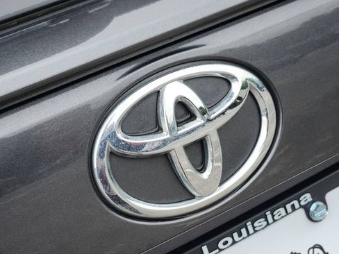 Used 2019 Toyota RAV4 LE FWD image 6