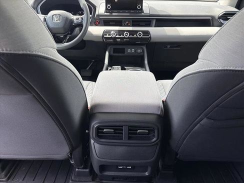 Used 2023 Honda Pilot LX image 18