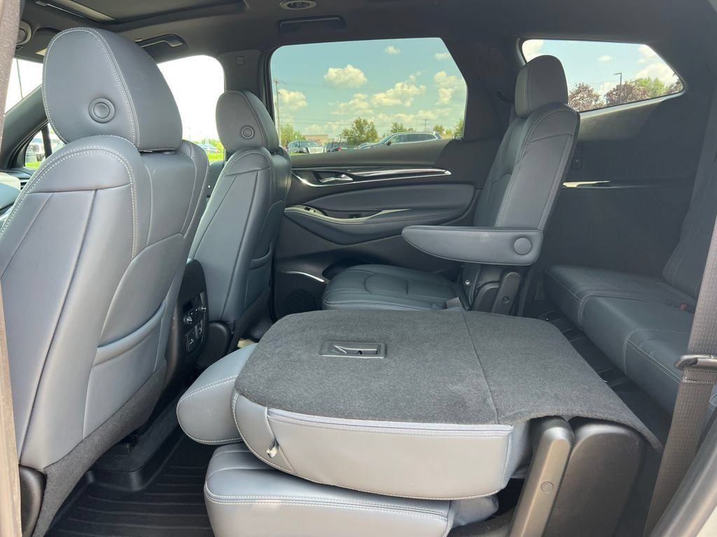 Used 2024 Buick Enclave Essence w/ Experience Buick Package AWD/4WD image 6