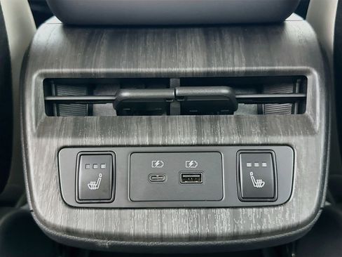 Used 2023 Nissan Ariya FWD image 27