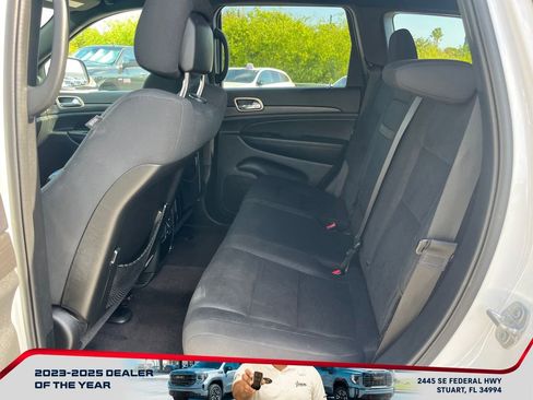 Used 2017 Jeep Grand Cherokee Laredo w/ Quick Order Package 2BE image 11