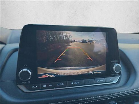 Used 2023 Nissan Rogue SV image 22