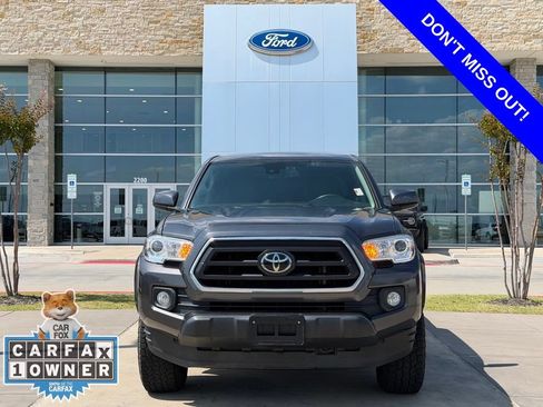 Used 2021 Toyota Tacoma SR5 AWD/4WD image 2