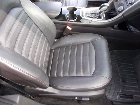 Used 2015 Ford Fusion SE w/ Equipment Group 202A image 19