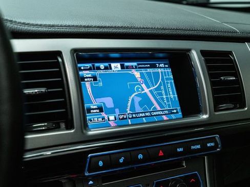 Used 2015 Jaguar XF Sport image 26