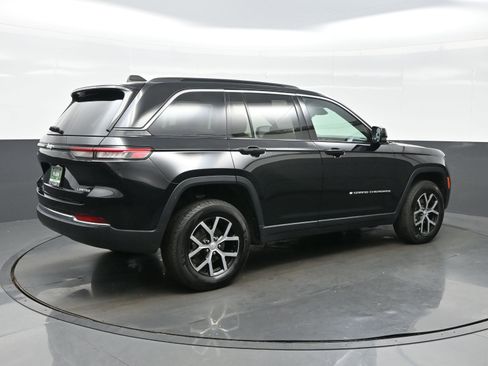 Used 2024 Jeep Grand Cherokee Limited image 6