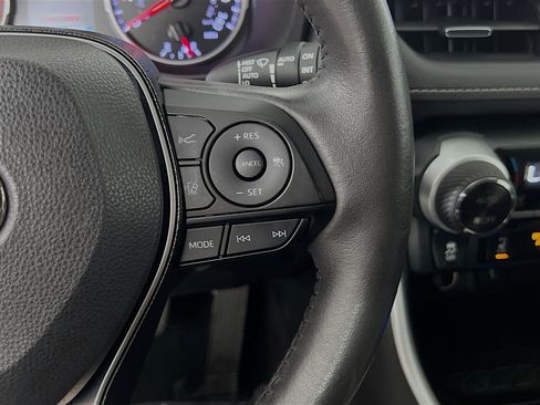 Used 2021 Toyota RAV4 XLE Premium image 20