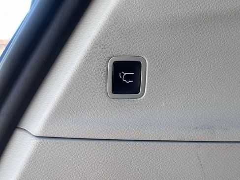 Used 2023 Chrysler Voyager LX FWD image 14