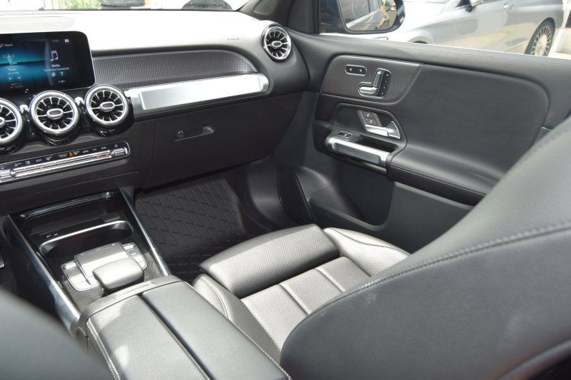 Used 2021 Mercedes-Benz GLB 250 4MATIC w/ Premium Package image 35