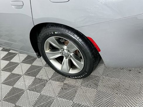 Used 2017 Dodge Charger SXT image 36