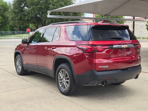 Used 2023 Chevrolet Traverse LT w/ Rear Camera Mirror Package FWD image 5