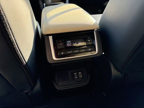 Used 2023 Subaru Ascent Limited image 24