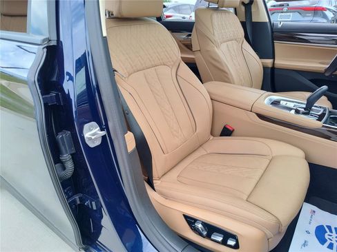 Used 2022 BMW 750i xDrive w/ Executive Package AWD/4WD image 21