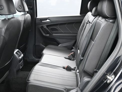 Used 2023 Volkswagen Tiguan SE R-Line image 29