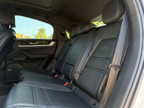 Certified 2026 Porsche Cayenne Coupe AWD/4WD image 28