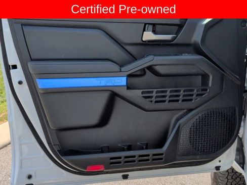 Certified 2025 Toyota Tacoma TRD Off-Road image 9