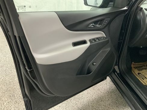 Used 2023 Chevrolet Equinox LT w/ Driver Convenience Package image 16