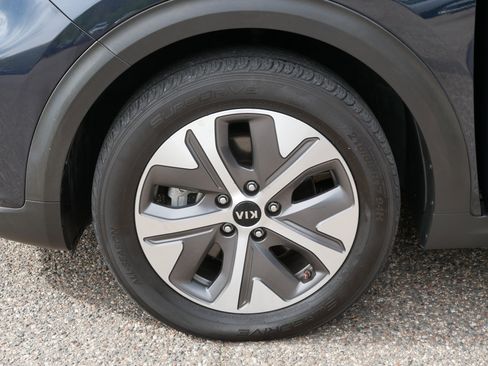 Certified 2021 Kia Niro EX w/ Cold Weather Package FWD image 15
