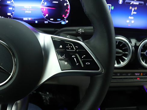 Certified 2025 Mercedes-Benz GLA 250 image 12