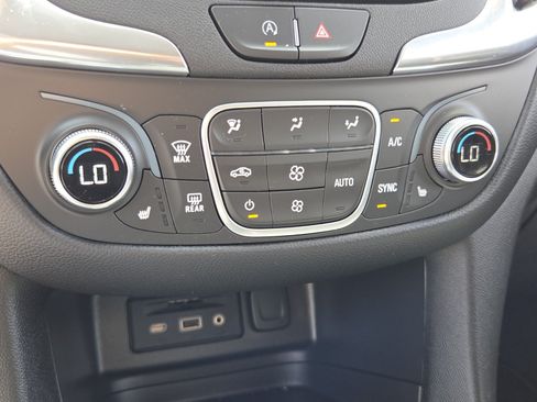 Used 2024 Chevrolet Equinox LT FWD image 27