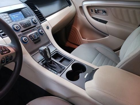 Used 2017 Ford Taurus SE image 24