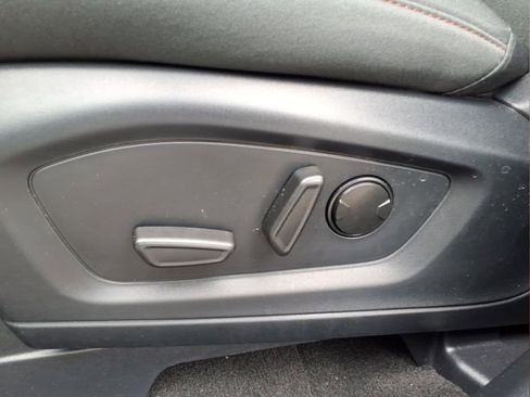 Used 2025 Ford Explorer Active AWD/4WD image 16