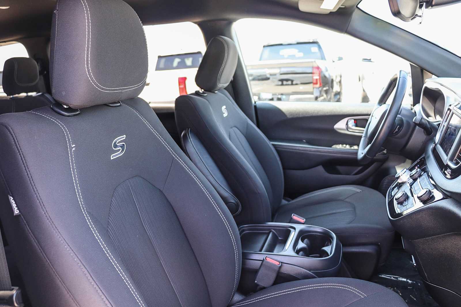 Used 2018 Chrysler Pacifica Touring Plus w/ S Appearance Package FWD image 17