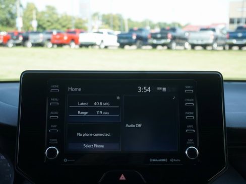 Certified 2022 Toyota Venza LE image 11