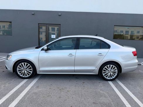 Used 2011 Volkswagen Jetta SEL FWD image 6
