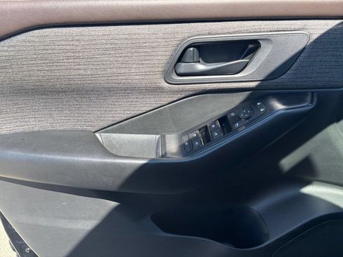 Used 2023 Nissan Rogue S FWD image 18