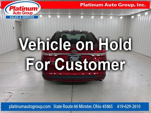 Used 2017 Ford Fusion SE w/ Fusion SE Technology Package FWD image 4