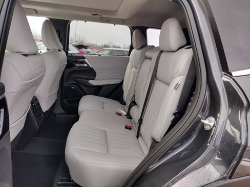 New 2026 Mitsubishi Outlander SEL image 9