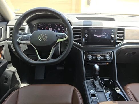 Used 2023 Volkswagen Atlas SE w/ Black Wheel Package FWD image 11