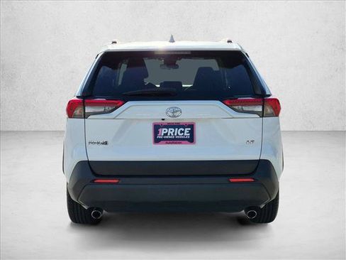 Used 2020 Toyota RAV4 LE FWD image 6