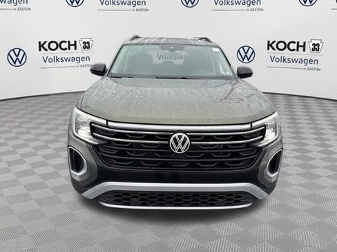 Used 2025 Volkswagen Atlas Peak Edition SE image 2