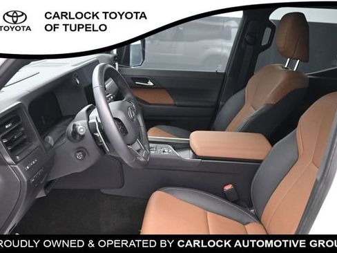 Used 2024 Lexus GX 550 w/ Accessory Package (Z1) AWD/4WD image 11