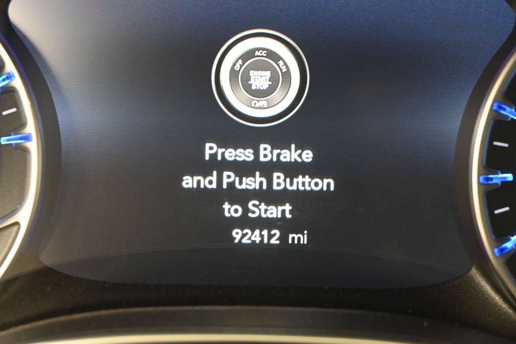 Used 2022 Chrysler Pacifica Limited AWD/4WD image 5