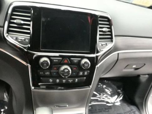 Used 2020 Jeep Grand Cherokee Limited AWD/4WD image 13
