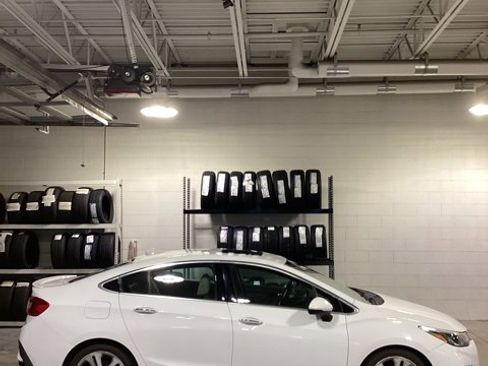 Used 2016 Chevrolet Cruze Premier image 9