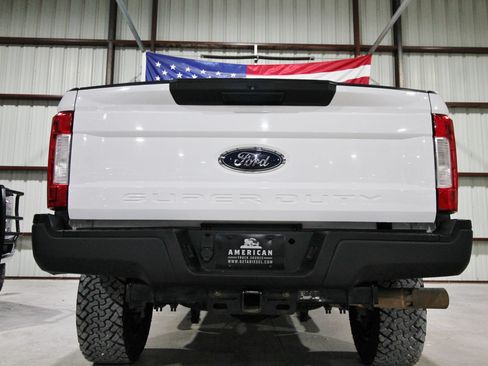 Used 2017 Ford F250 XLT AWD/4WD image 9