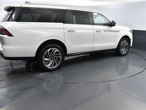 New 2025 Lincoln Navigator L Reserve image 4