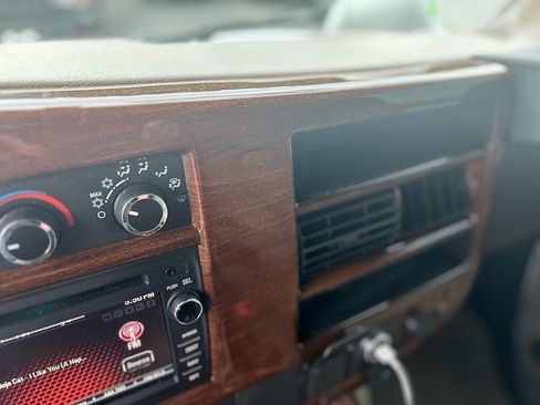 Used 2016 GMC Savana 2500 image 16