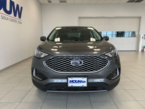 Used 2024 Ford Edge SEL w/ Convenience Package AWD/4WD image 3