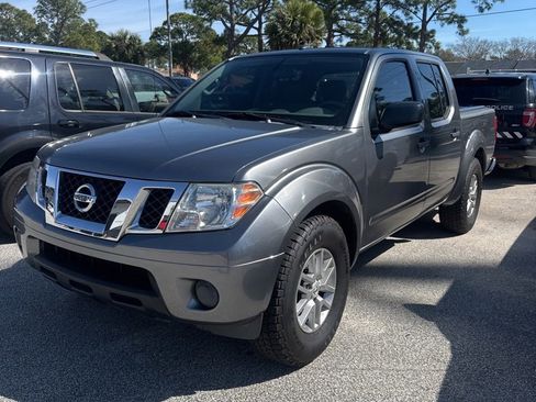 Used 2017 Nissan Frontier SV image 1