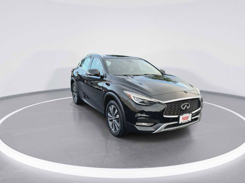 Used 2018 INFINITI QX30 AWD image 2